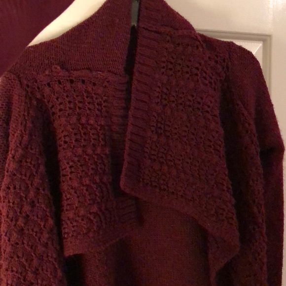 Maroon and cardigan from American eagle - Picture 3 of 4